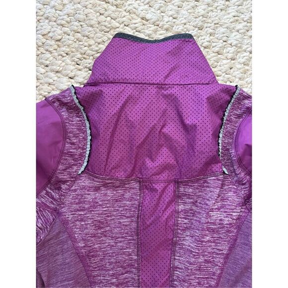 NWOT Lululemon Run: Featherweight Hybrid Jacket, $110 sz 4 A53 - Picture 8 of 8
